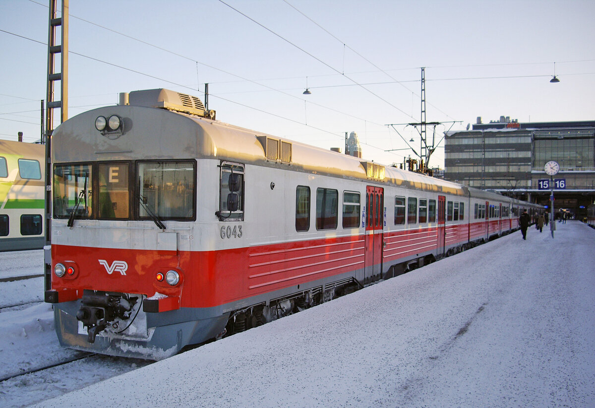 Finnish unit VR Sm1, car 6043, Helsinki Central Station, Line E waiting for departure to Kauklahti, 9 Feb 2012.