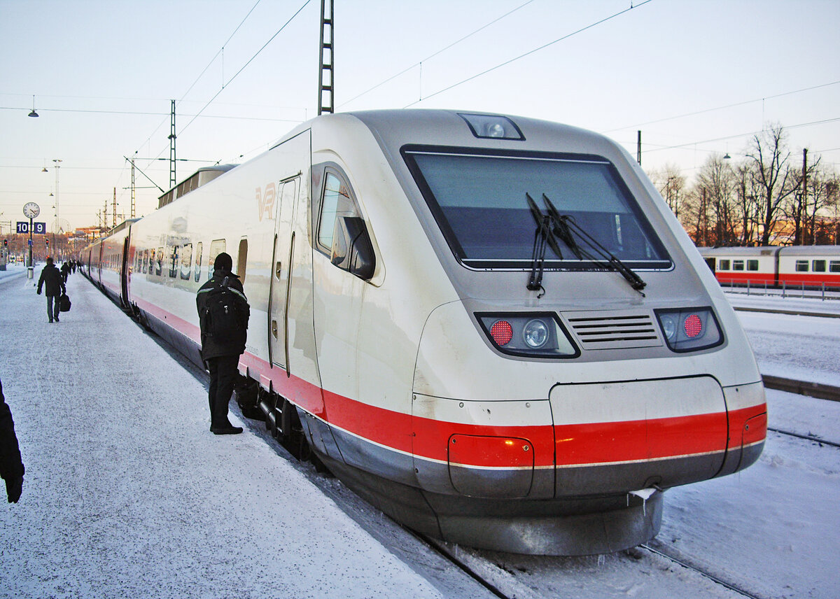 Finnish unit VR Sm3, No. 7108, FI-VR 9410 7000008-3, Helsinki Central Station, 09 Feb  2012.