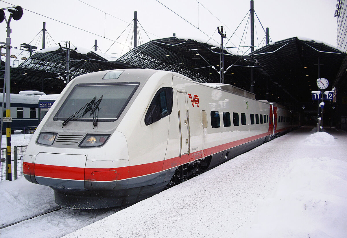 Finnish unit VR Sm3, No. 7113, FI-VR 9410 7000013-3, Helsinki Central Station, 08 Feb 2012.