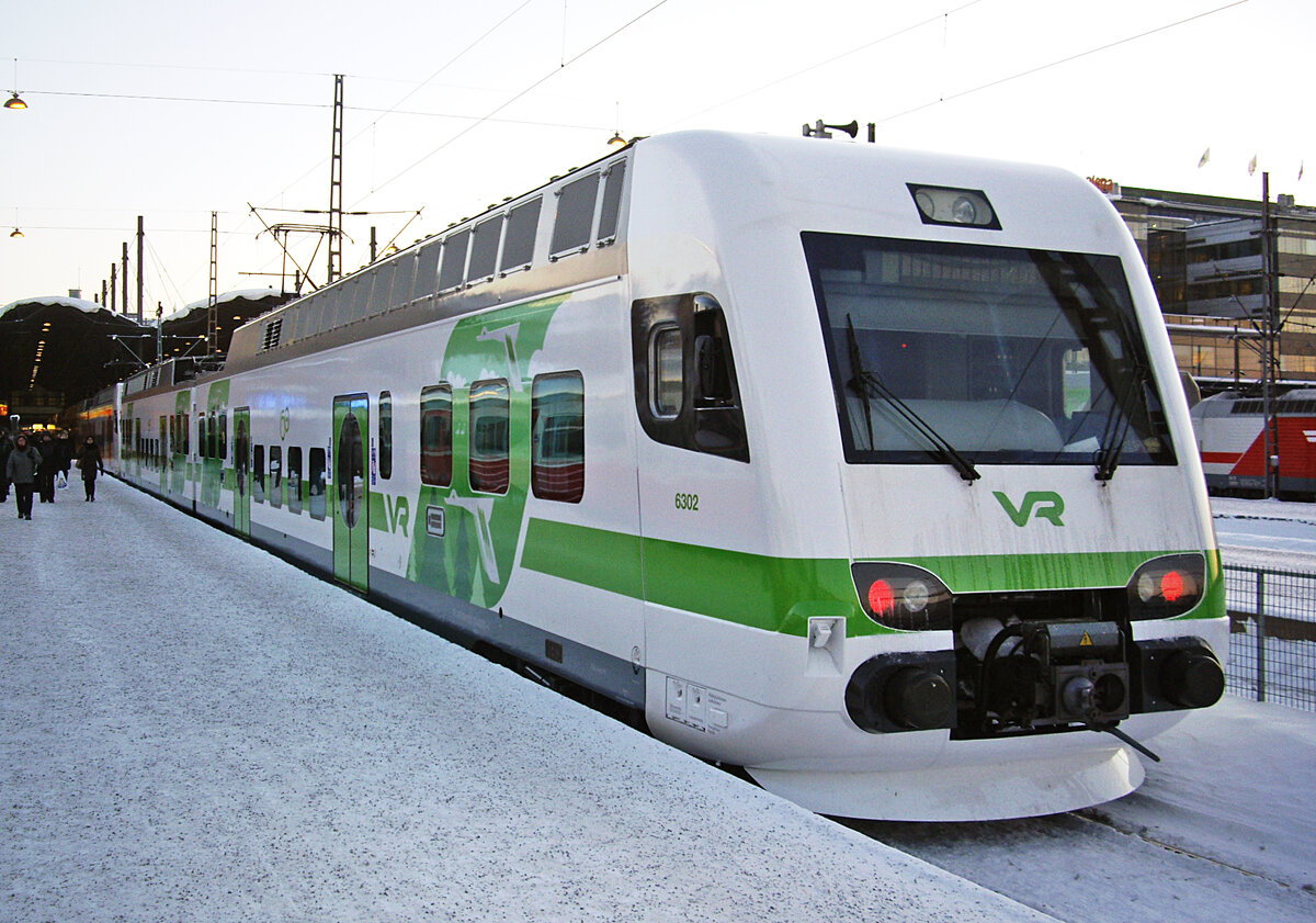 Finnish unit VR Sm4, car 6302, FI-VR 94106 004002-4, Helsinki Central Station, 09 Feb 2012.