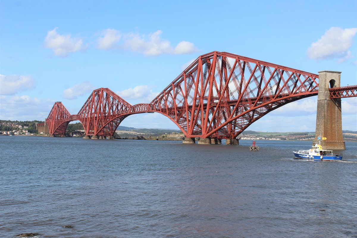 Firth of Forth Brigde - Ein wehmütiger Blick zurück...
Mit dem Besuch der Brücke war mein Urlaub in Schottland zu Ende. Jedoch mit Vorfreude auf die Weiterreise nach York.