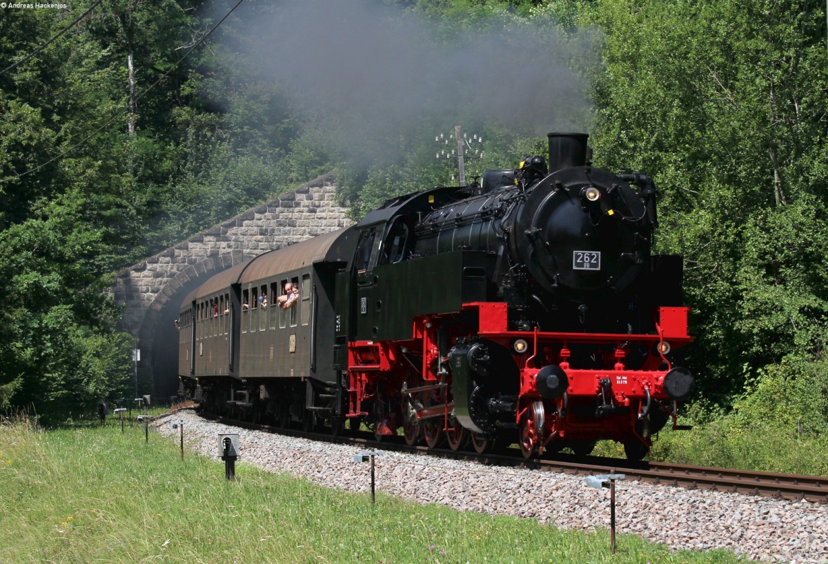 FKE 262 mit dem Personenzug nach Zollhaus-Blumberg bei Grimmelshofen 5.7.15