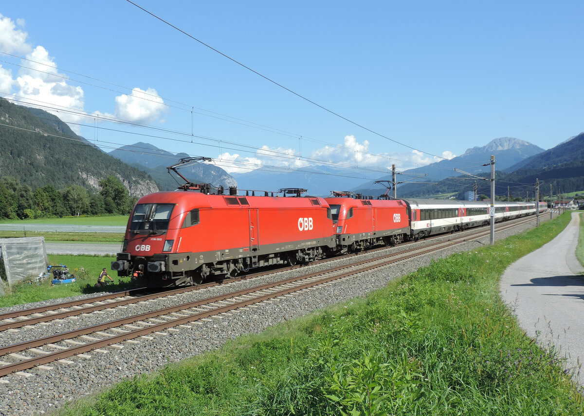 Flaurling - 25. August 2021 : 1116 063 & 1016 021 mit dem Transalpin EC 164 von Graz nach Zürich unterwegs.