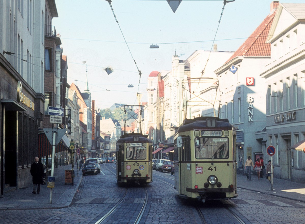 Flensburg Stdtische Strassenbahn SL 1 (Tw 42 / Tw 41) Altstadt am 8. Oktober 1972.