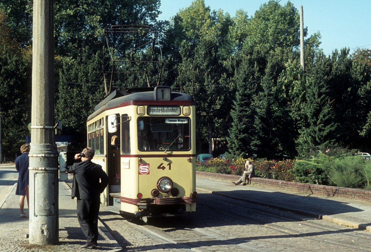 Flensburg Stdtische Strassenbahn SL 1 (Tw 41) Bundesbahnhof am 8. Oktober 1972.