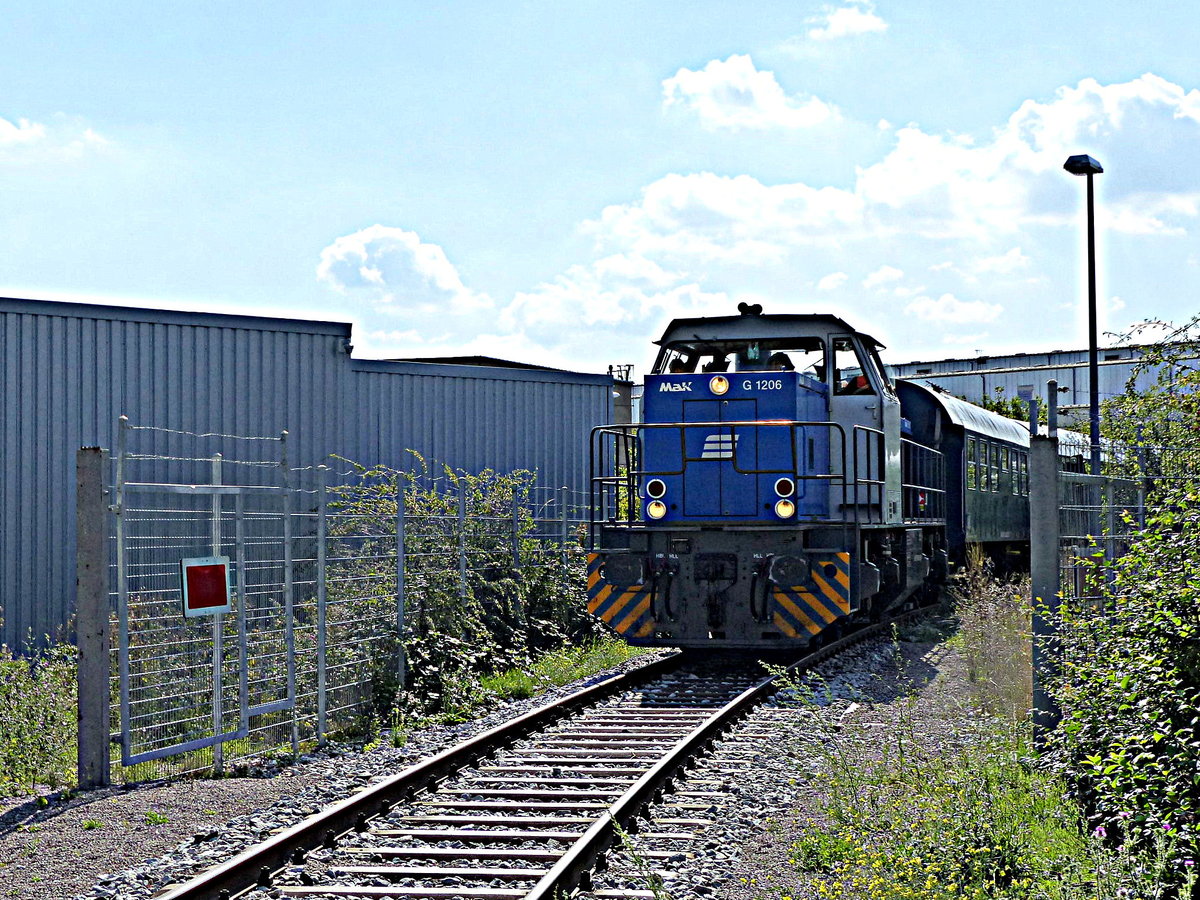 Flex 275 842-3 brachte am 07.09.2020 den Theaterzug  Das Letzte Kleinod  aus Weißenfels auf das Gelände vom Siemens Generatorenwerk in Erfurt Nord.