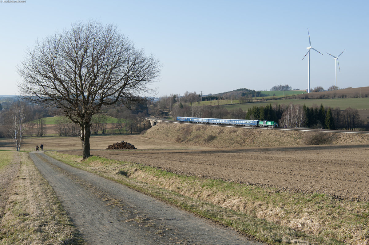 FLEX 295 098 mit DLr 86842 Leerreisezugwagen bei Fattigau Richtung Nürnberg, 08.04.2018