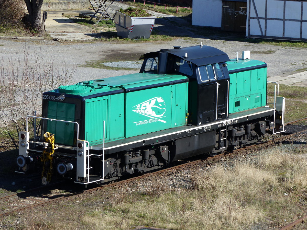 FLEX AG 9880 3295 098-8 D-FLEX beim pausieren in Gera am 1.4.2020