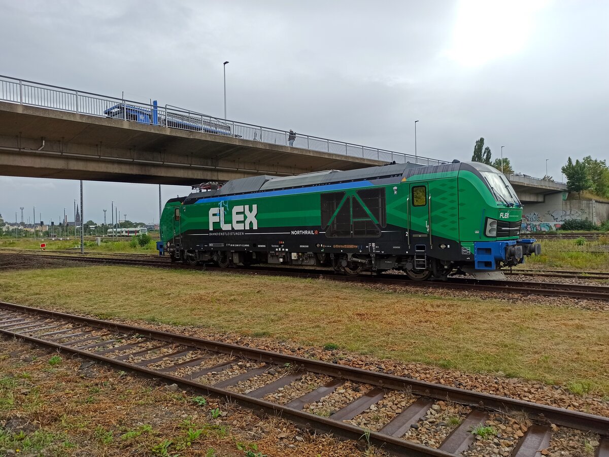 FLEX Bahndienstleistung 248 071-3 ( 9080 2248 071-3 D-NRAIL ) beim pausieren in Gera am 19.8.2026