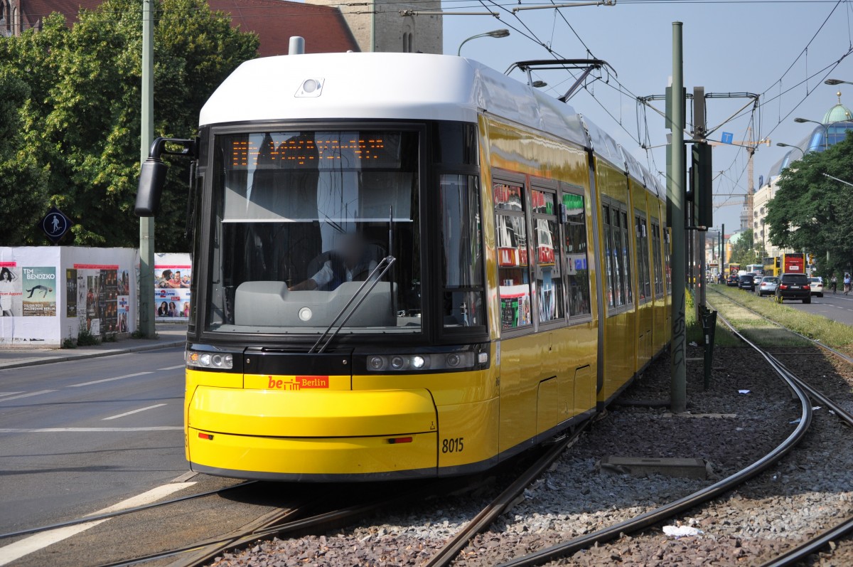 Flexi Tram 8015 auf der Linie M4. Aufgenommen am 09.07.2013 Berlin Alexanderplatz. 