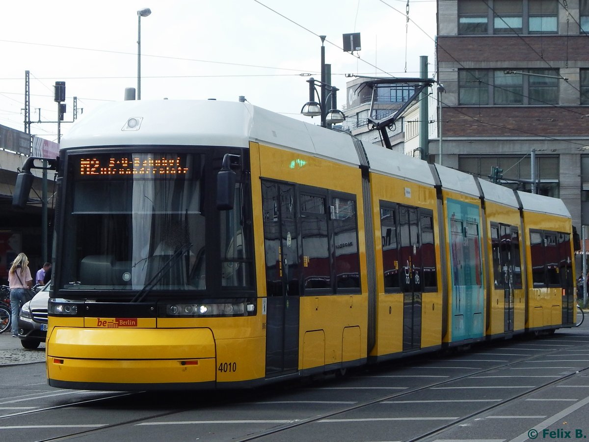 Flexity Nr. 4010 der BVG in Berlin am 23.08.2015