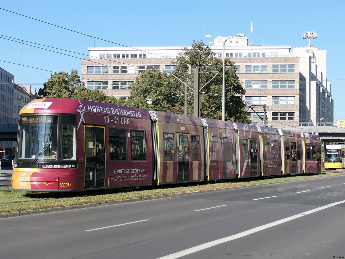 Flexity Nr. 8004-B der BVG in Berlin an 10.10.2021