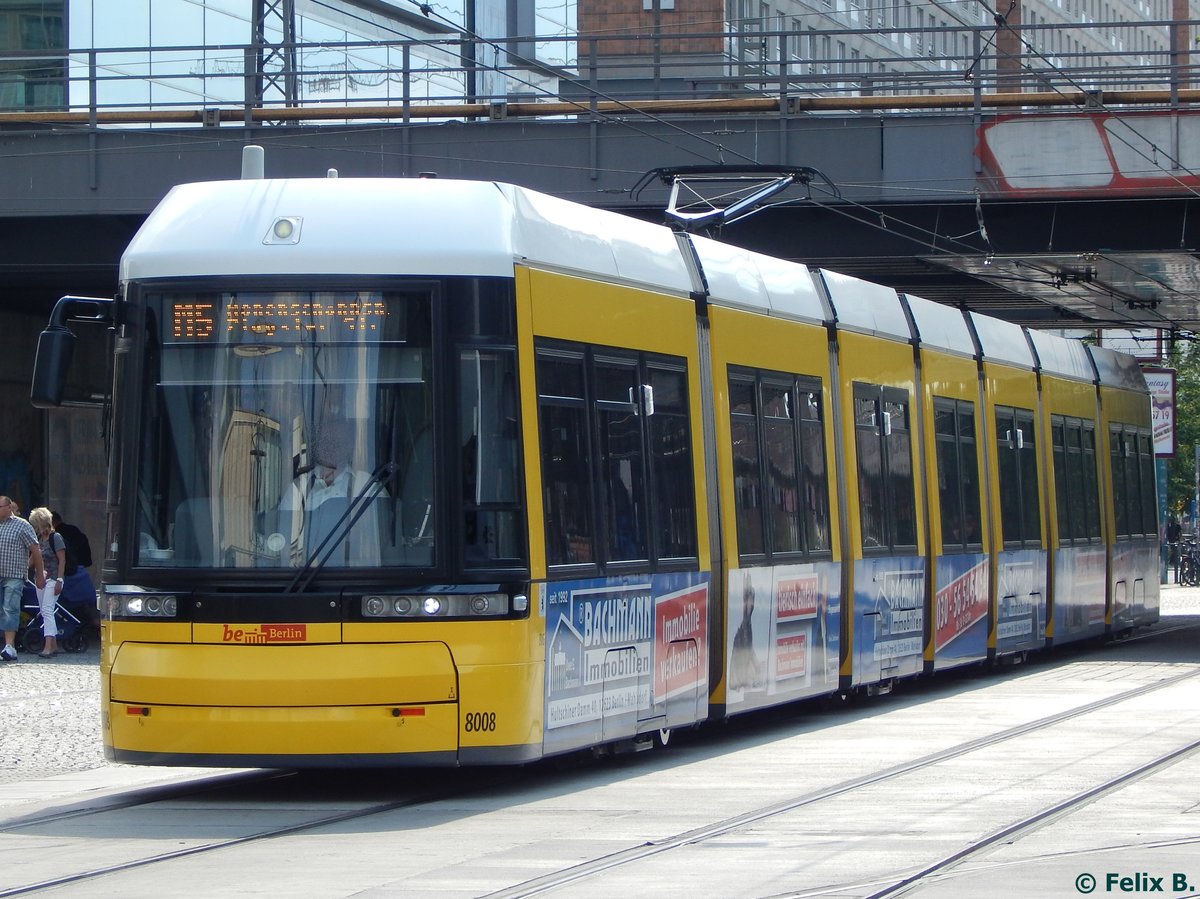 Flexity Nr. 8008 der BVG in Berlin am 23.08.2015