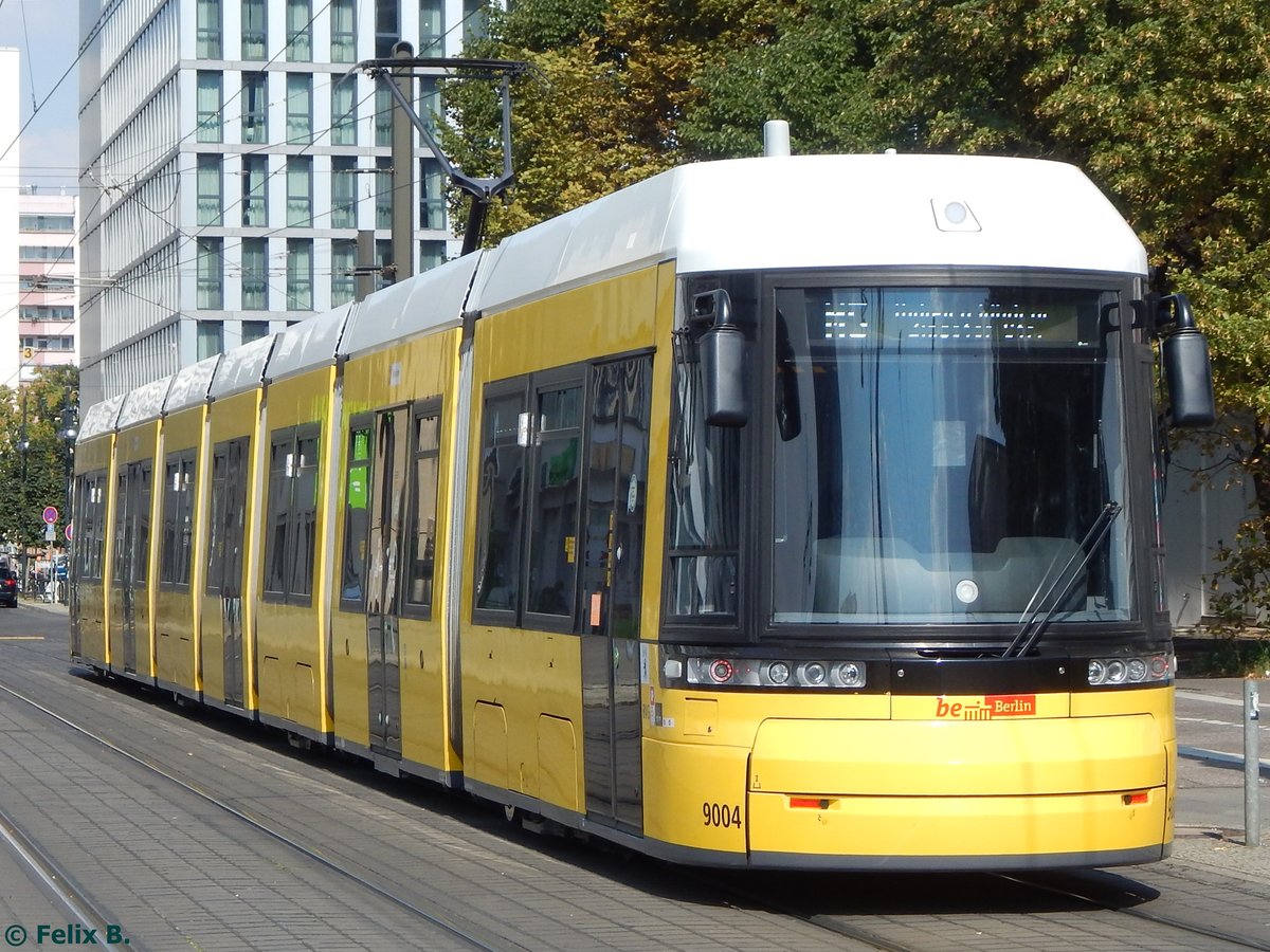 Flexity Nr. 9004 der BVG in Berlin am 23.08.2015