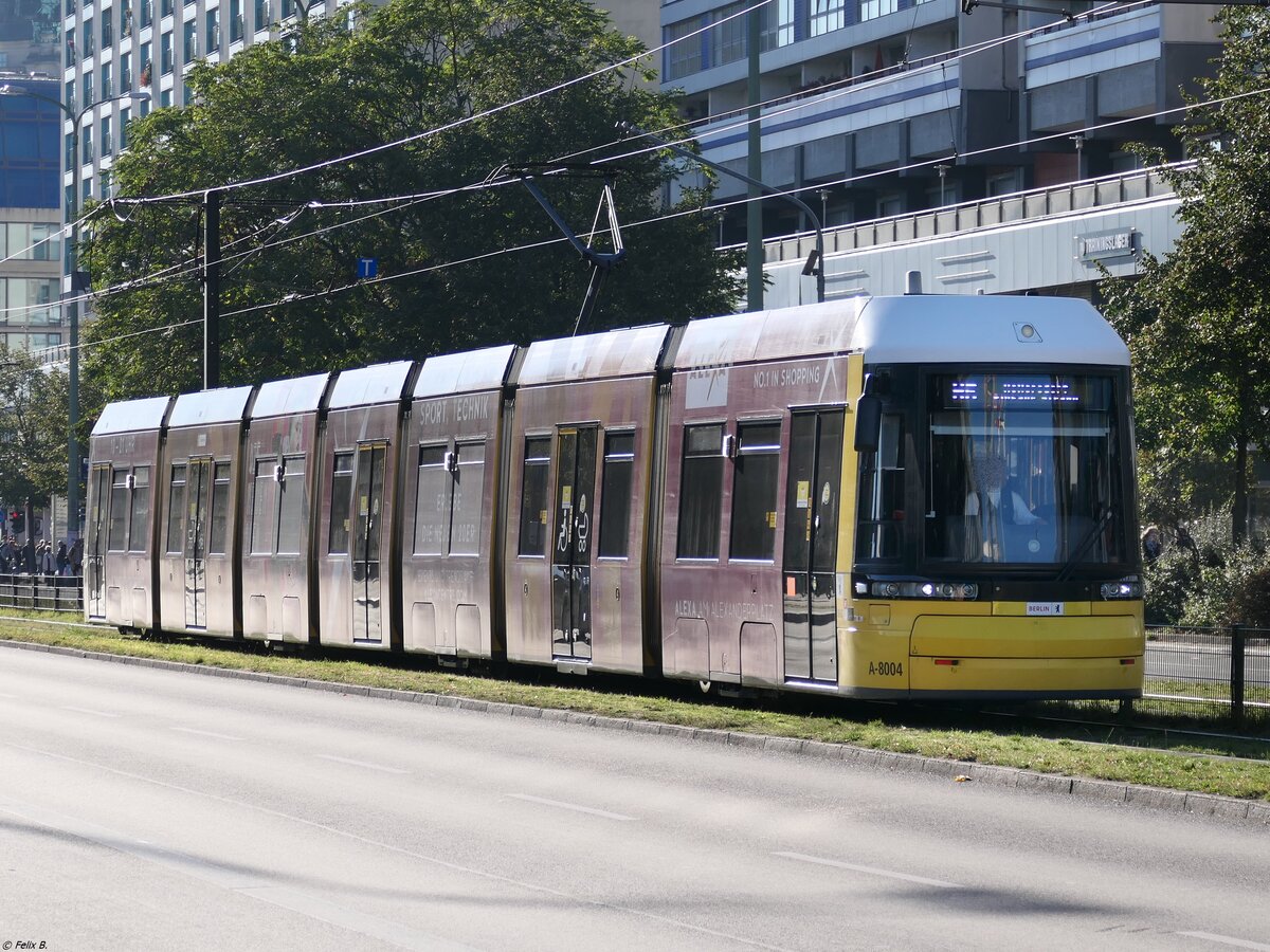 Flexity Nr. A-8004 der BVG in Berlin an 10.10.2021