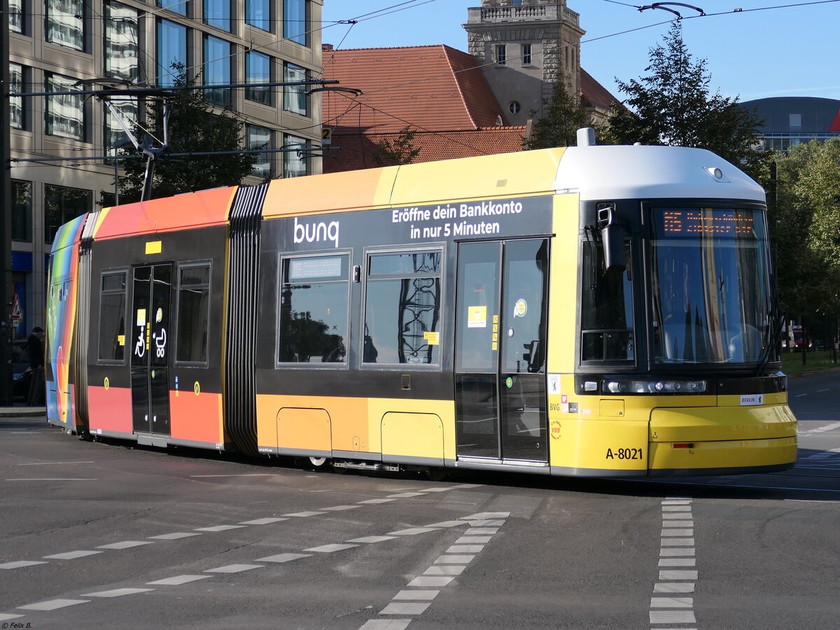 Flexity Nr. A-8021 der BVG in Berlin am 10.10.2021