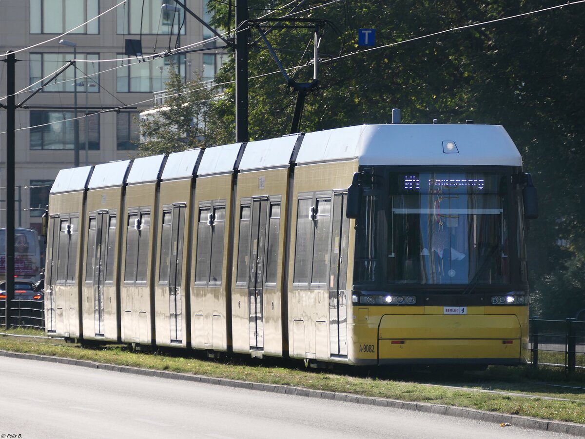 Flexity Nr. A-9082 der BVG in Berlin an 10.10.2021