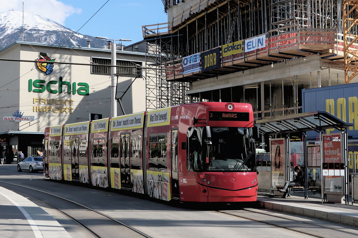Flexity Outlook Tw. 308 der Innsbrucker Verkehrsbetriebe als Linie 3 an der Haltestelle Sillpark. Aufgenommen 5.5.2017.