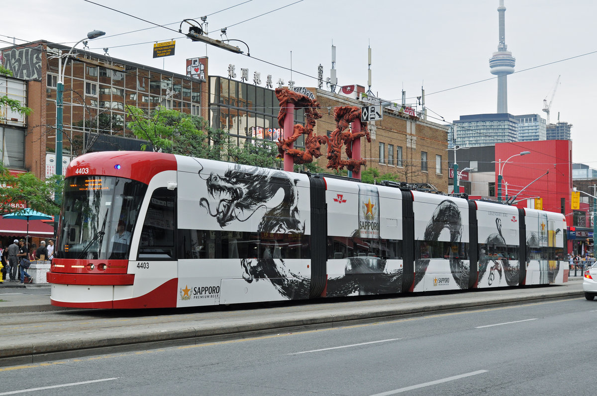 Flexity Tramzug der TTC 4403, auf der Linie 510 unterwegs in Toronto. Die Aufnahme stammt vom 22.07.2017.