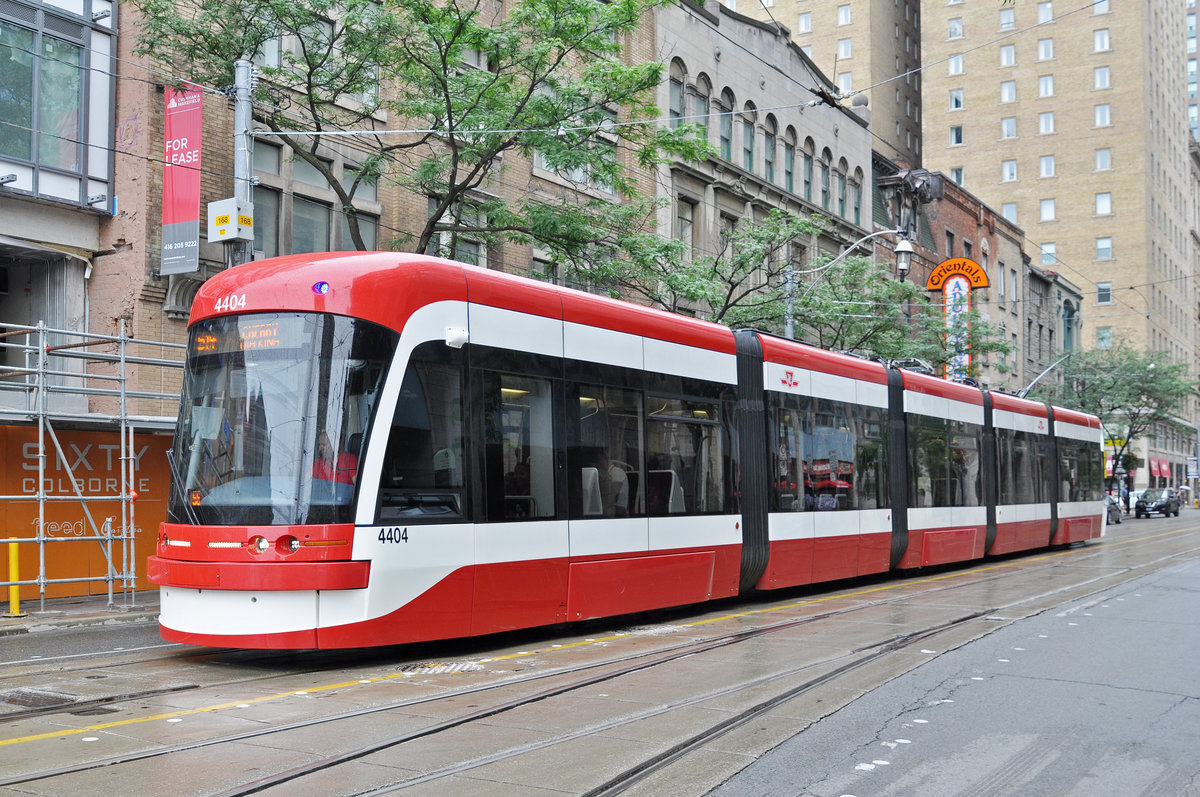 Flexity Tramzug der TTC 4404, auf der Linie 514 unterwegs in Toronto. Die Aufnahme stammt vom 22.07.2017.