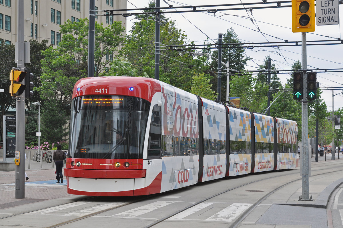 Flexity Tramzug der TTC 4411, auf der Linie 509 unterwegs in Toronto. Die Aufnahme stammt vom 23.07.2017.