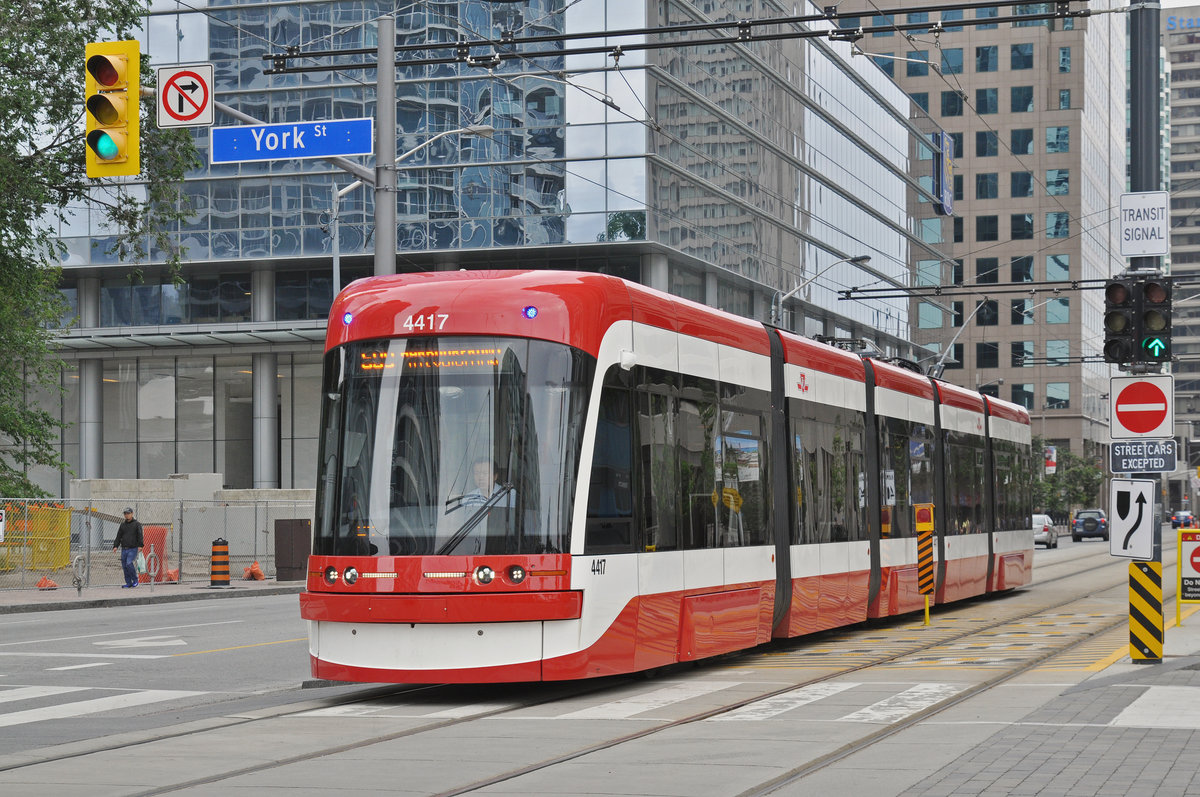 Flexity Tramzug der TTC 4417, auf der Linie 509 unterwegs in Toronto. Die Aufnahme stammt vom 23.07.2017.