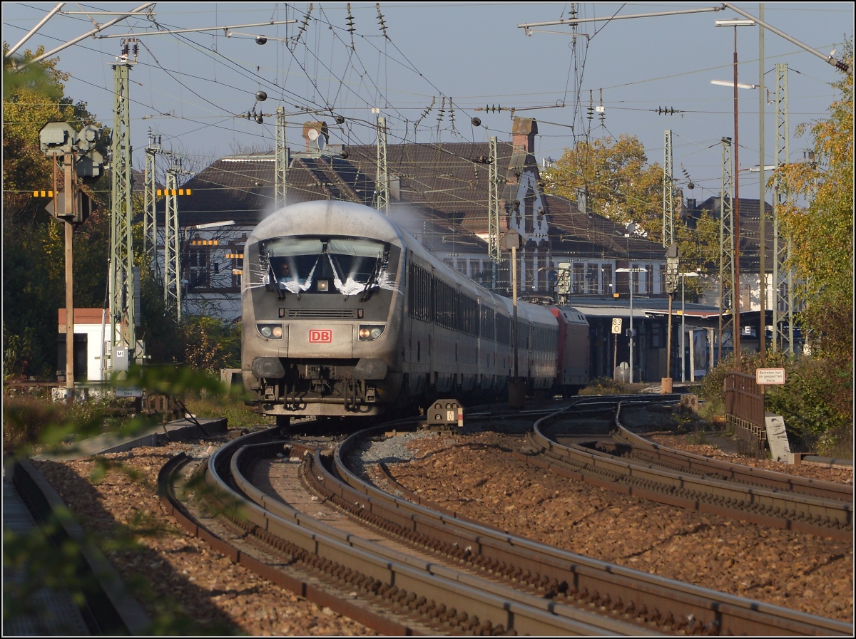 Fliegen auf der Windschutzscheibe können das wohl kaum sein. Rastatt, November 2014.