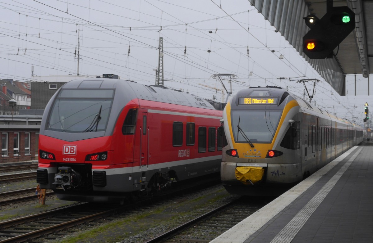 FLIRT 3 und FLIRT 1 im direkten Vergleich: Links 1428 004 von DB-Regio, rechts ET 5.13 (428 012) der Eurobahn. Münster (W) Hbf, 22.1.15.