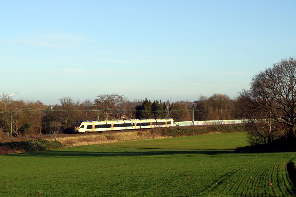 FLIRT der Eurobahn bei DO-Aplerbecker Mark am 09.01.2016 als RE 13 nach Hamm.