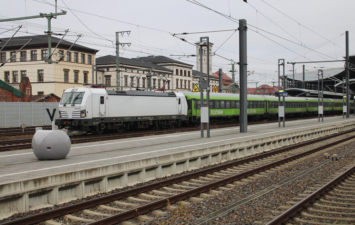 Flixtrain 7193 602 mit dem FLX 1245 von Berlin Ostbahnhof nach Stuttgart Hbf, am 13.12.2025 in Erfurt Hbf.
