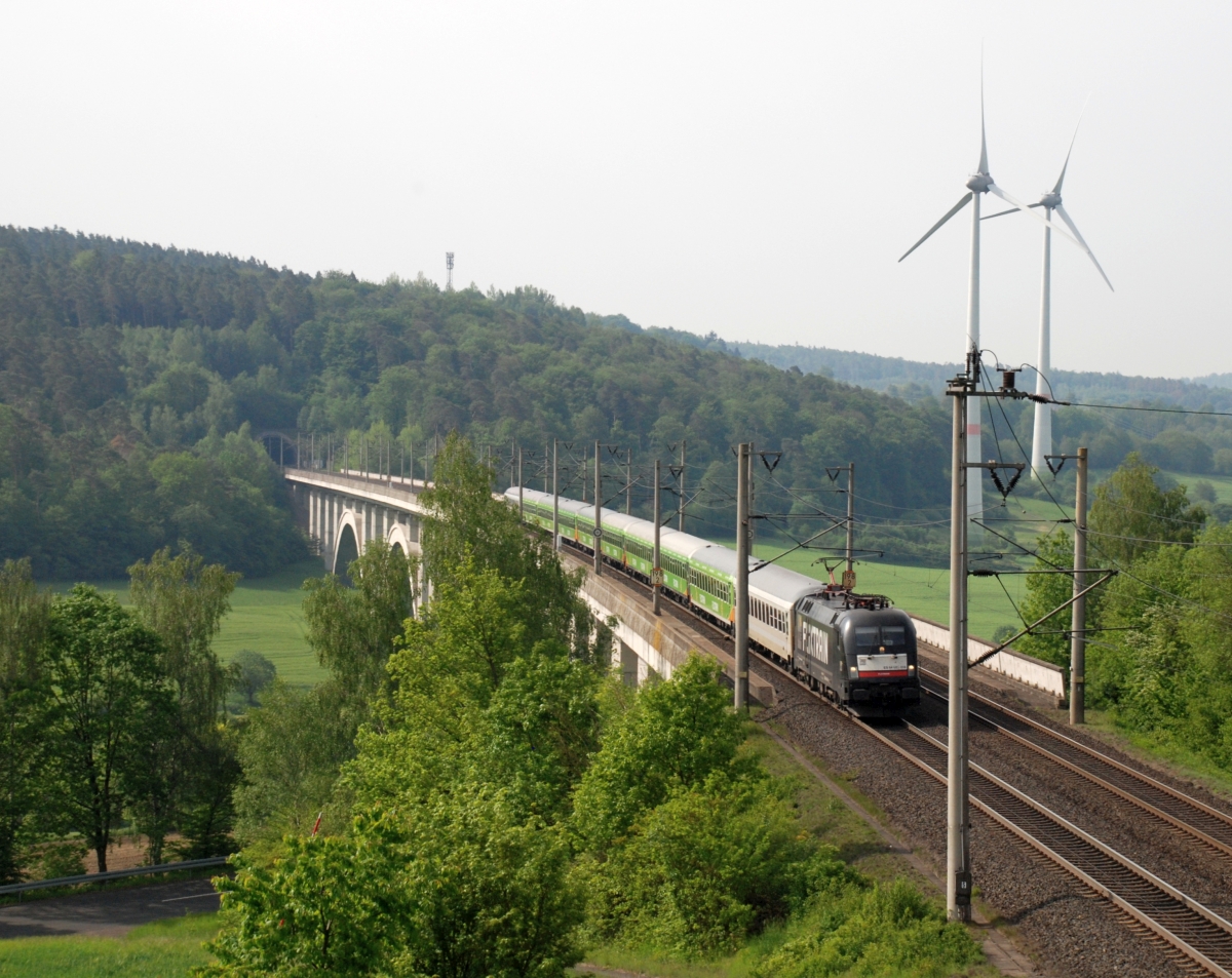 Flixtrain auf der SFS bei Kirchheim am 24.5.2019.