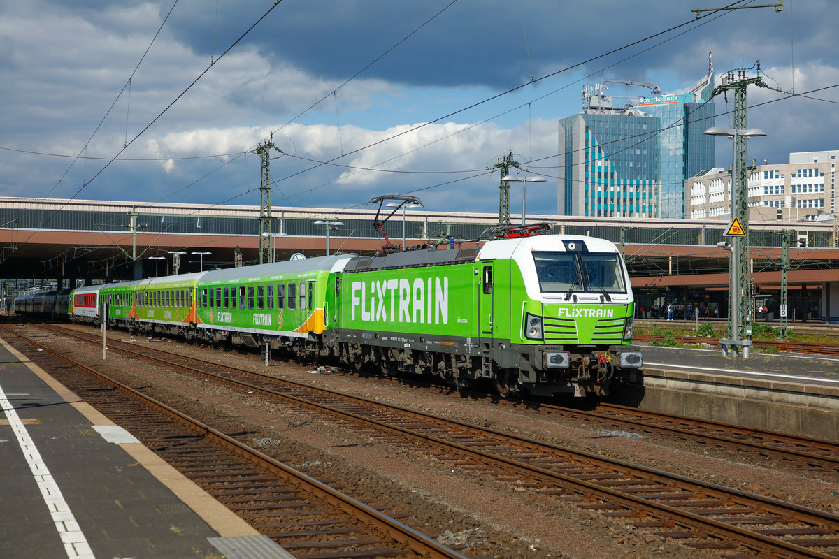 Flixtrain mit 193 813 in Düsseldorf Hbf, am 12.05.2019.
