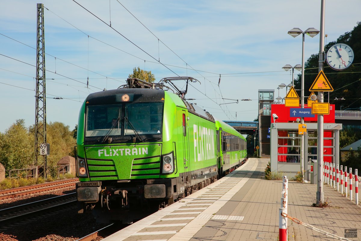 Flixtrain mit 193 865 bei der Durchfahrt in Porta Westfalica, September 2020.