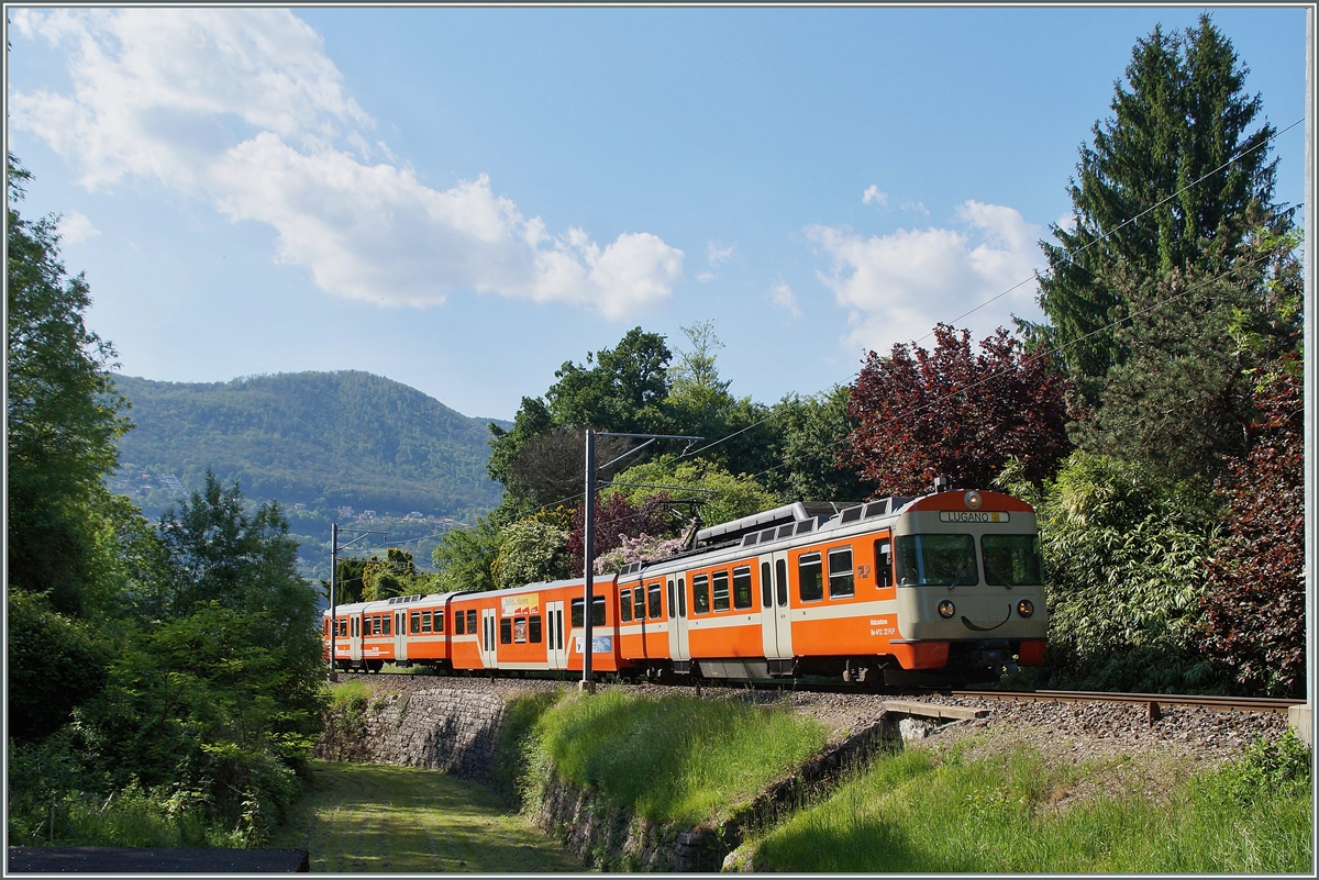 FLP Be 4/12 N° 22  Malcantone  als Regionalzug (S60) 188 bei Cappella-Agnuzzo.
5. Mai 2014 