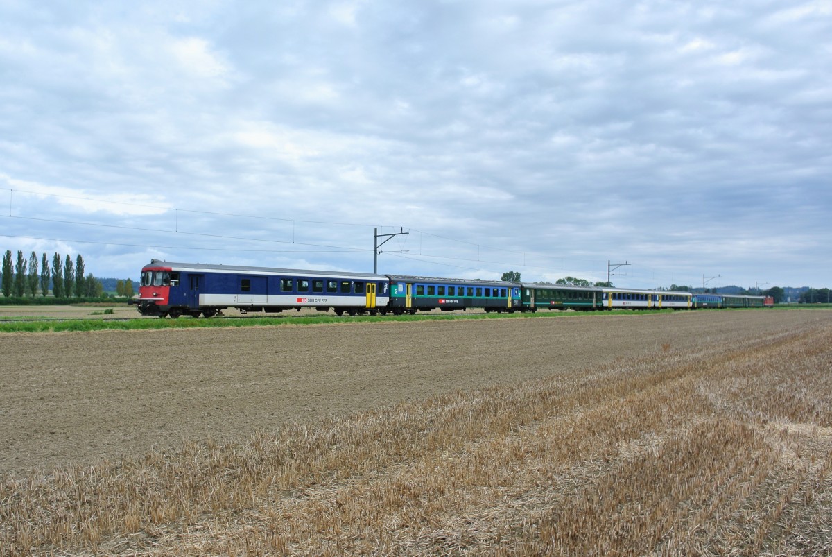 Flugshow AIR 14 Payerne: BDt EWI 50 85 82-33 982-8 mit dem Oltner Reservependel (mit 2 A EWI NPZ statt zwei A New Look) als Leermaterialzug Payerne -Lausanne bei Granges-Marnand, 31.08.2014. 

