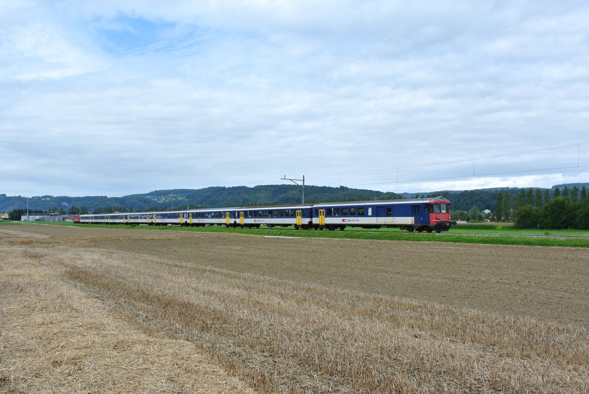 Flugshow AIR 14 Payerne: BDt EWI 50 85 82-33 970-3 mit einem  Westschweizer  KlB Pendel welcher um 2 B EWI NPZ verlngert wurde als EXT 30927 Lausanne - Payerne bei Granges-Marnand, 31.08.2014. 

