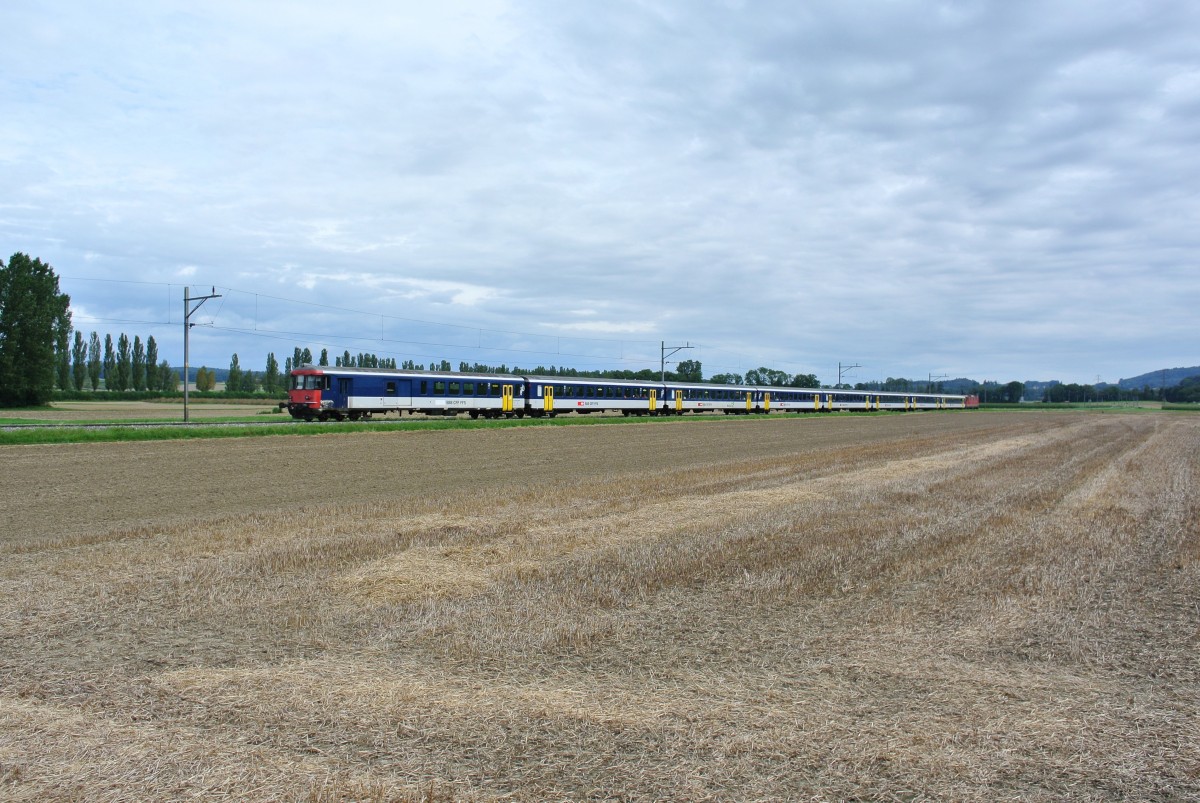 Flugshow AIR 14 Payerne: BDt EWI 50 85 82-33 966-1 mit einem  Westschweizer  KlB Pendel welcher um 2 B EWI NPZ verlngert wurde als EXT 30929 Lausanne - Payerne bei Granges-Marnand, 31.08.2014. 

