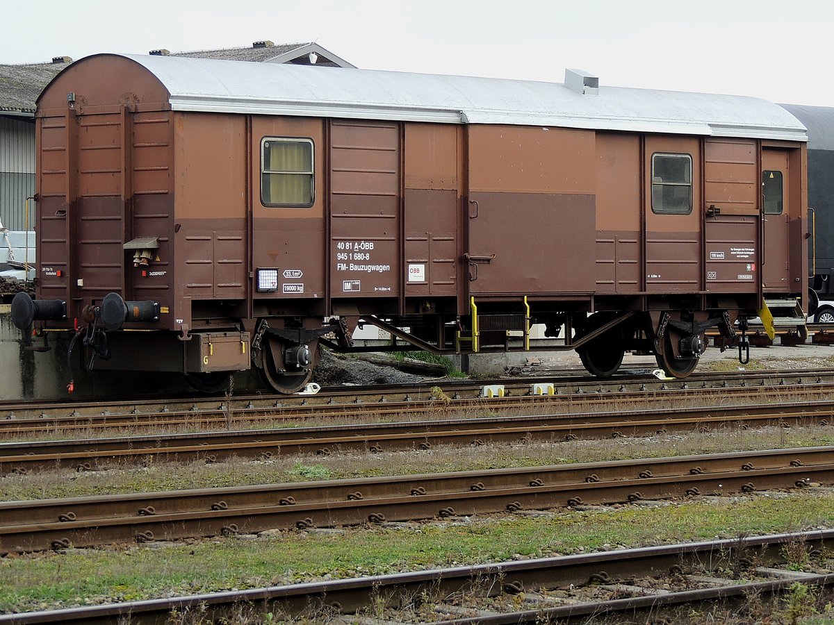 FM-Bauzugwagen, 40 81 945 1 680 ein umgebauter Gbs, wird bei der Gleiswaage am Bhf. Ried benötigt; 191122