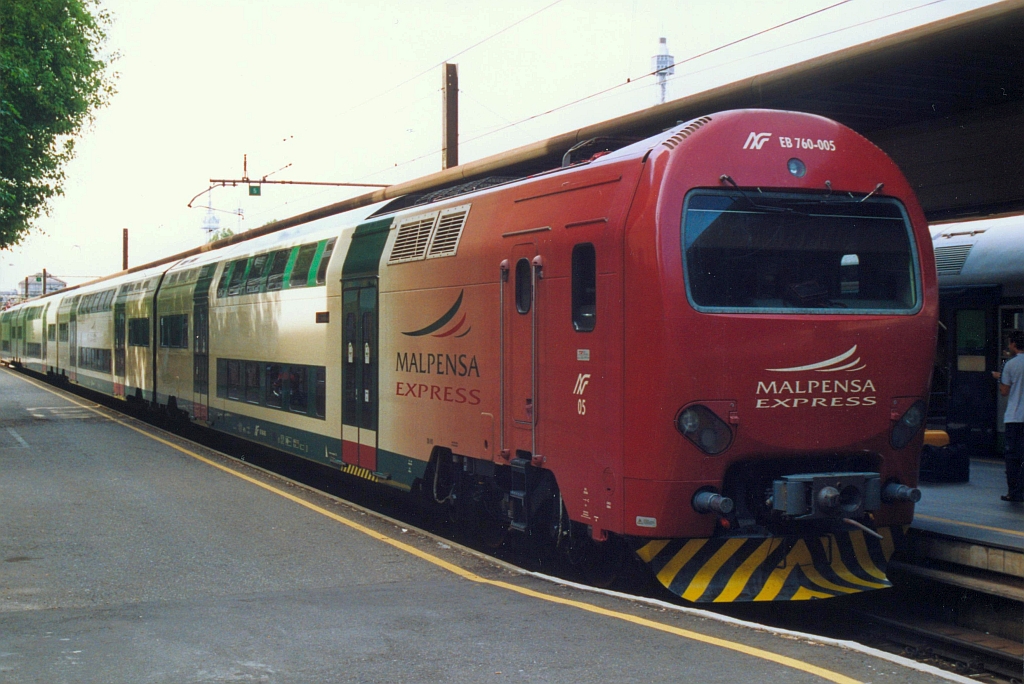 FNM 760-005 am 15.Juni 2002 in Milano Nord Cadorna. (Fotoscan)