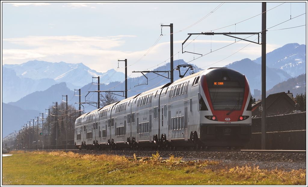 Föhnstimmung im Rheintal. 511 016 als RE 3813 nach Chur bei Buchs SG (15.12.2013)