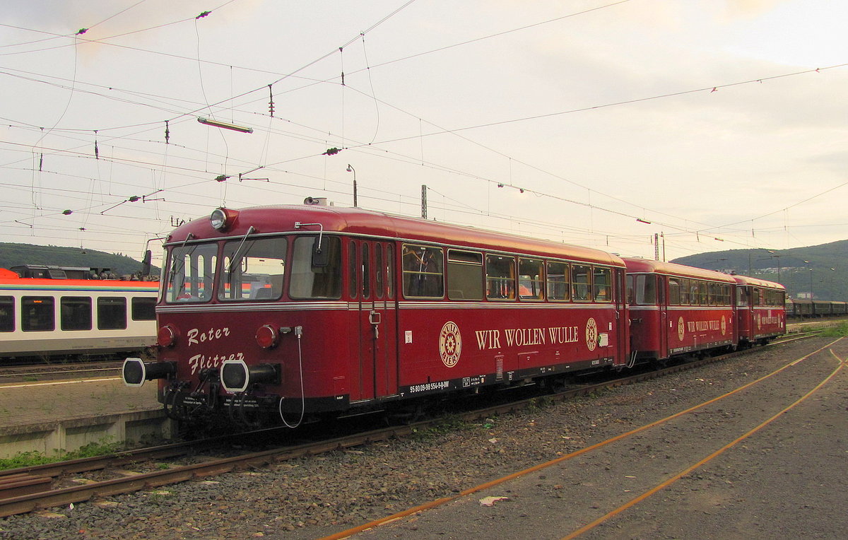 Förderverein Schienenbus e.V. 998 554-9 + 998 417-9 + 798 469-2 als Sonderzug aus Stuttgart Hbf, am 07.06.2011 in der Abstellung in Rüdesheim (Rhein).