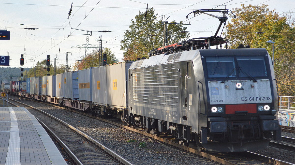 Force One B.V., Rotterdam-Pernis [NL] mit der MRCE Dispo  ES 64 F4-208  [NVR-Nummer: 91 80 6189 208-2 D-DISPO] und Containerzug am 22.10.19 Durchfahrt Bf. Saarmund