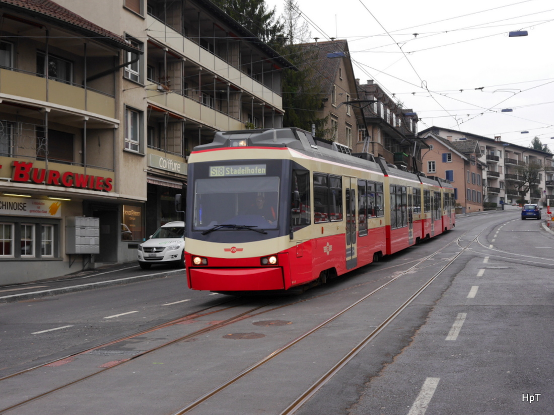 Forchbahn - Triebwagen Be 4/6 61 + Be 4/6 .. unterwegs in der Stadt Zürich am 24.01.2015