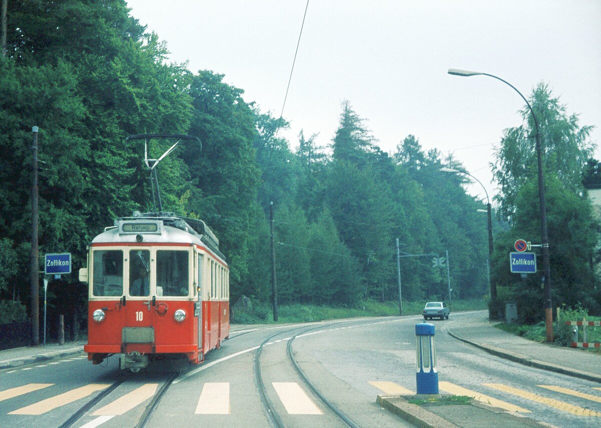 Forchbahn Zürich - Esslingen__CFe 4/4 Nr. 10 (Schlieren 1948)_am Zollikon in Zürich nach Rehalp.__15-09-1974 