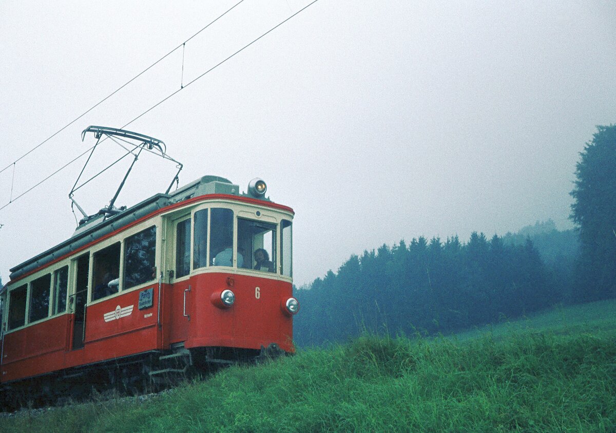 Forchbahn Zürich - Esslingen__Tw CFe 2/2 Nr.6 von 1915, 1935 von SLM mit dreiachsigem Lenkuntergestell zum CFe 2/3 umgebaut.__15-09-1974