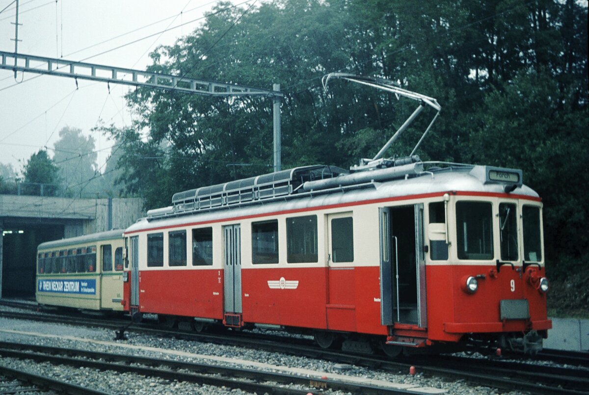 Forchbahn Zürich - Esslingen__Vor dem Depot auf der Forch. Tw9 BDe 4/4 (Schlieren 1948),später zum Schneepflug Xe 4/4 9 umgebaut, mit OEG-Bw 165.__15-09-1974