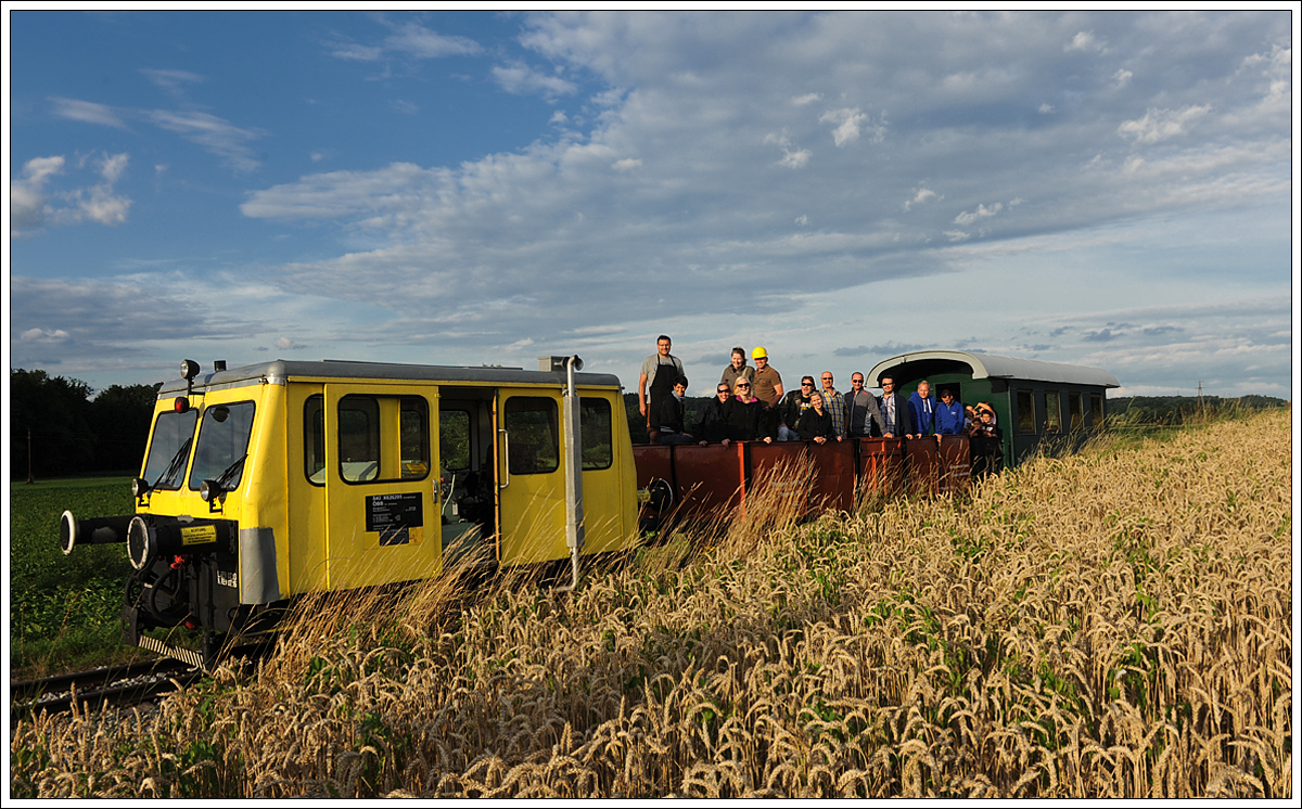 Fotohalt anlässlich einer Geburtstagsfahrt auf der Stainzer Lokahlbahn am 15.7.2016 nächst Herbersdorf. (Foto Meli Skringer)