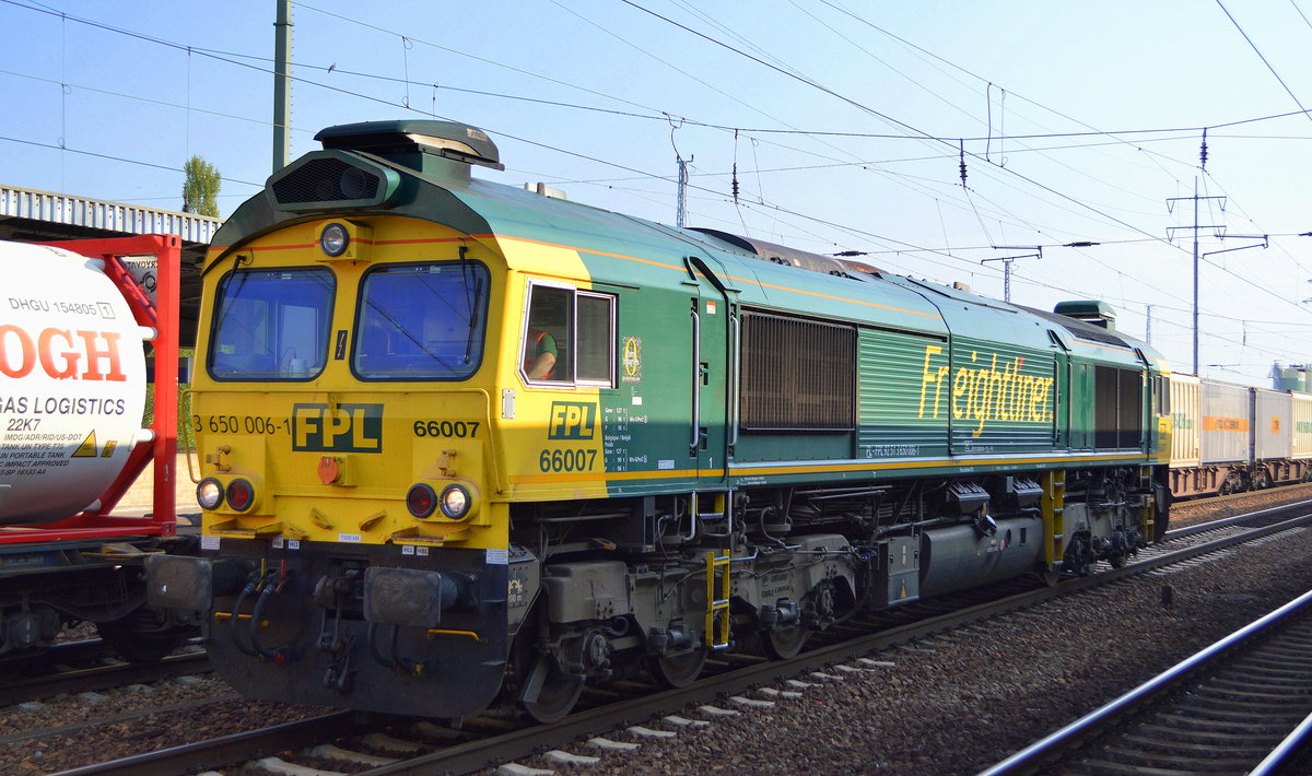 FPL - Freightliner PL Sp. z o.o. mit  66007  [NVR:  92 51 3650 006-1 PL-FPL ] am 28.08.19 Durchfahrt Bahnhof Flughafen Berlin Schönefeld.
