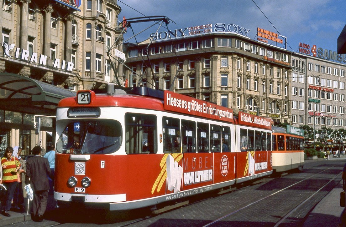 Frankfurt 619 + 1809, Am Hauptbahnhof, 24.06.1991.