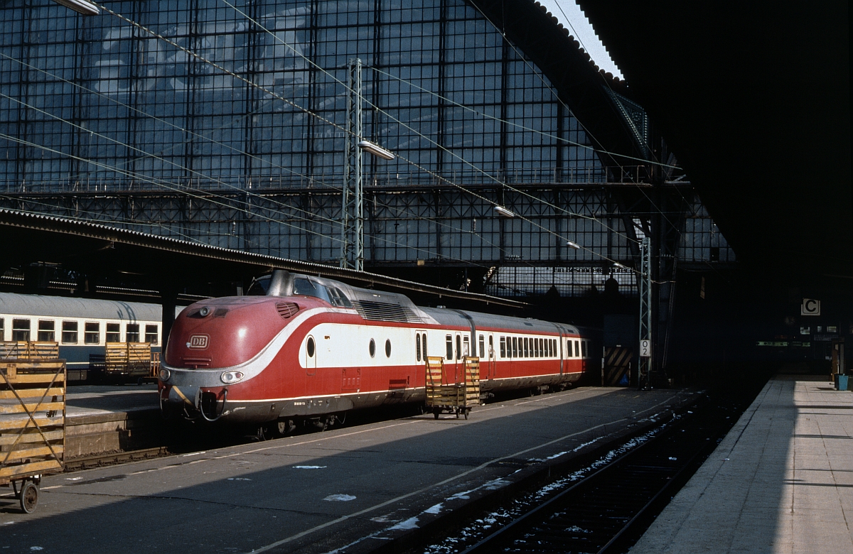 Frankfurt (Main) Hbf, Dt 13417 (Februar 1987).
